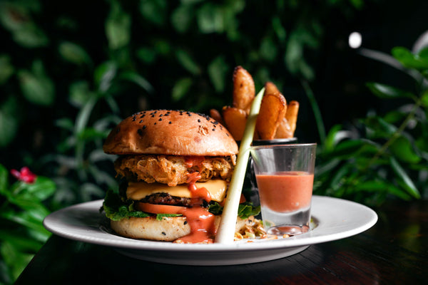 Lemongrass Beef Burger (Classic) စပါးလင် အမဲသားဘာဂါ (အနောက်တိုင်းပုံစံ)