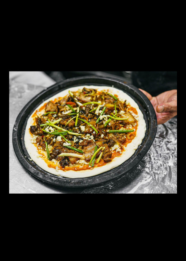 Pizza with Pork Belly & Shan Pickled Mustard ရှမ်းမုန်ညင်းချဉ် ဝက်သုံးထပ်သား ပီဇာ